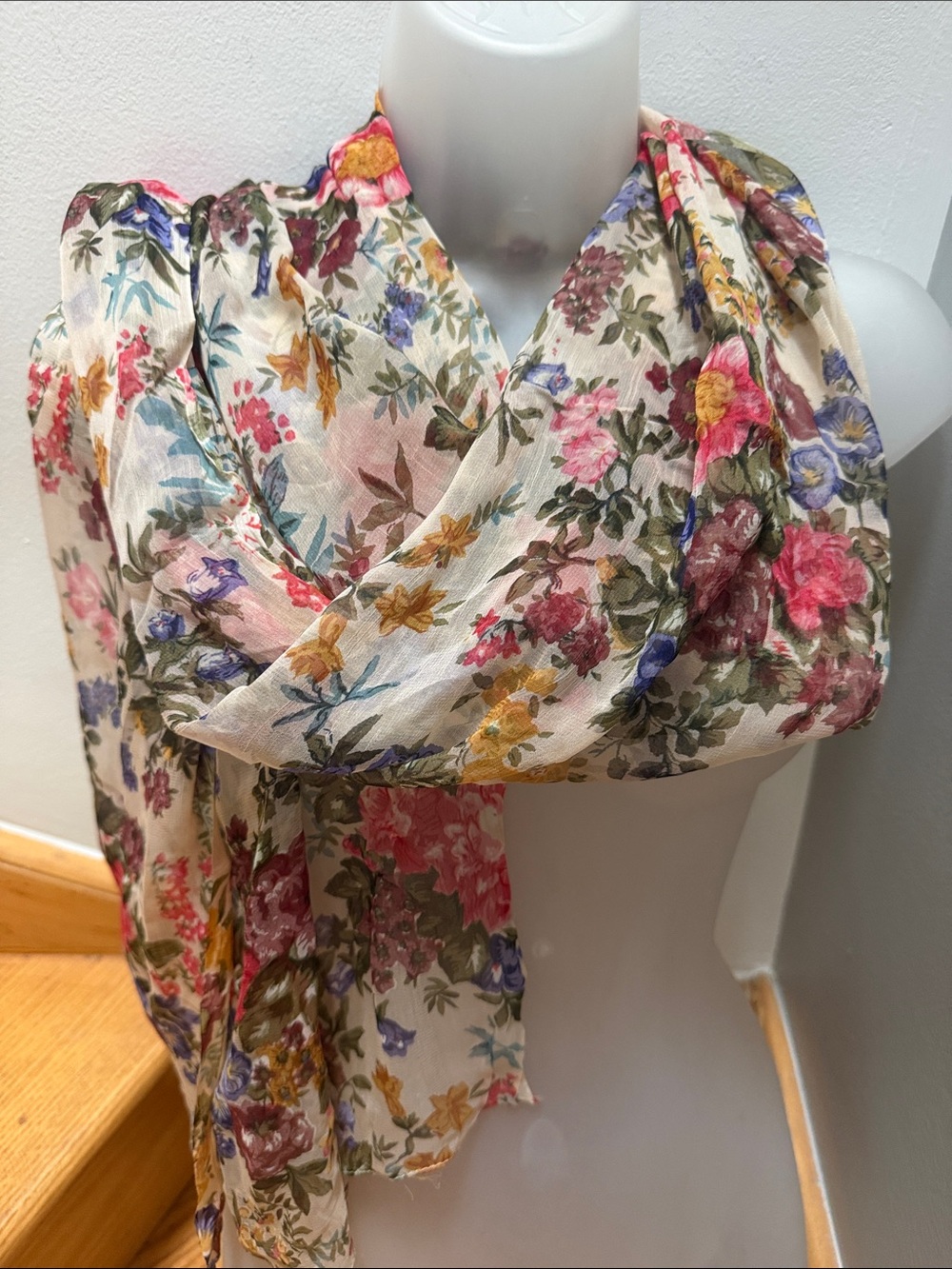 Vintage Gorgeous Print Oversized Scarf Shawl Sheer Lightweight Roses Bouquet